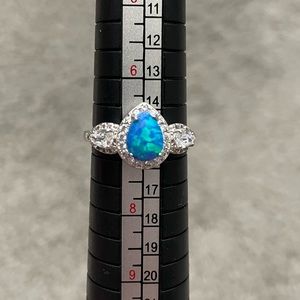 💛 2/$20 💛 Fragrant Jewels ring. Sz 7